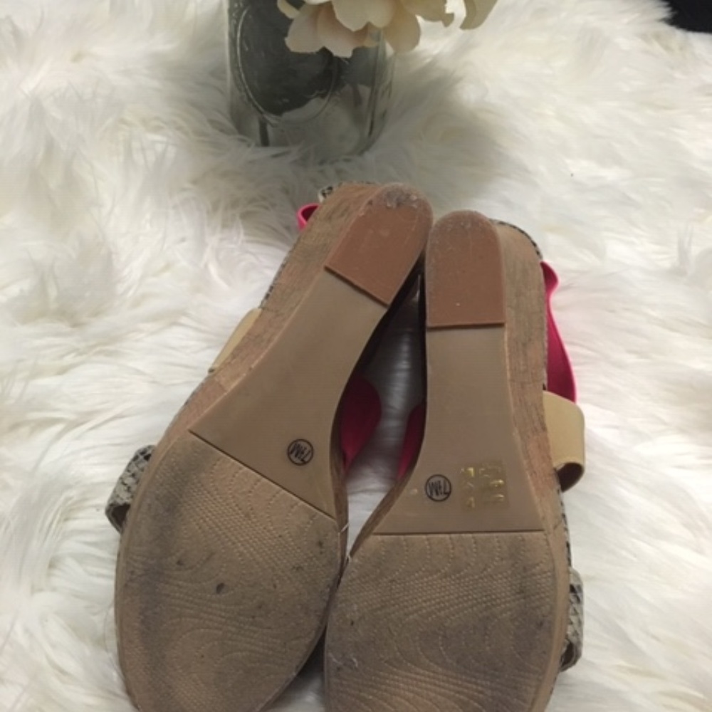 CL Wedges - Picture 4 of 4